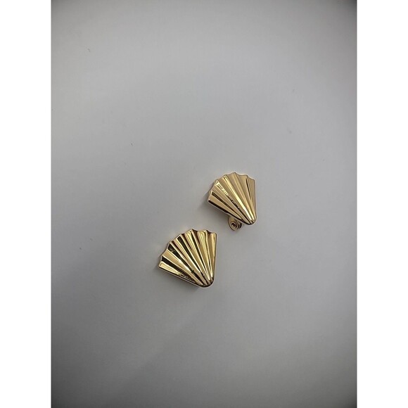Vintage Monet Earrings Clip On Gold Tone Fan Shaped Jewelry Costume - Picture 10 of 12